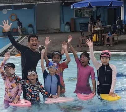 Latihan di kolam